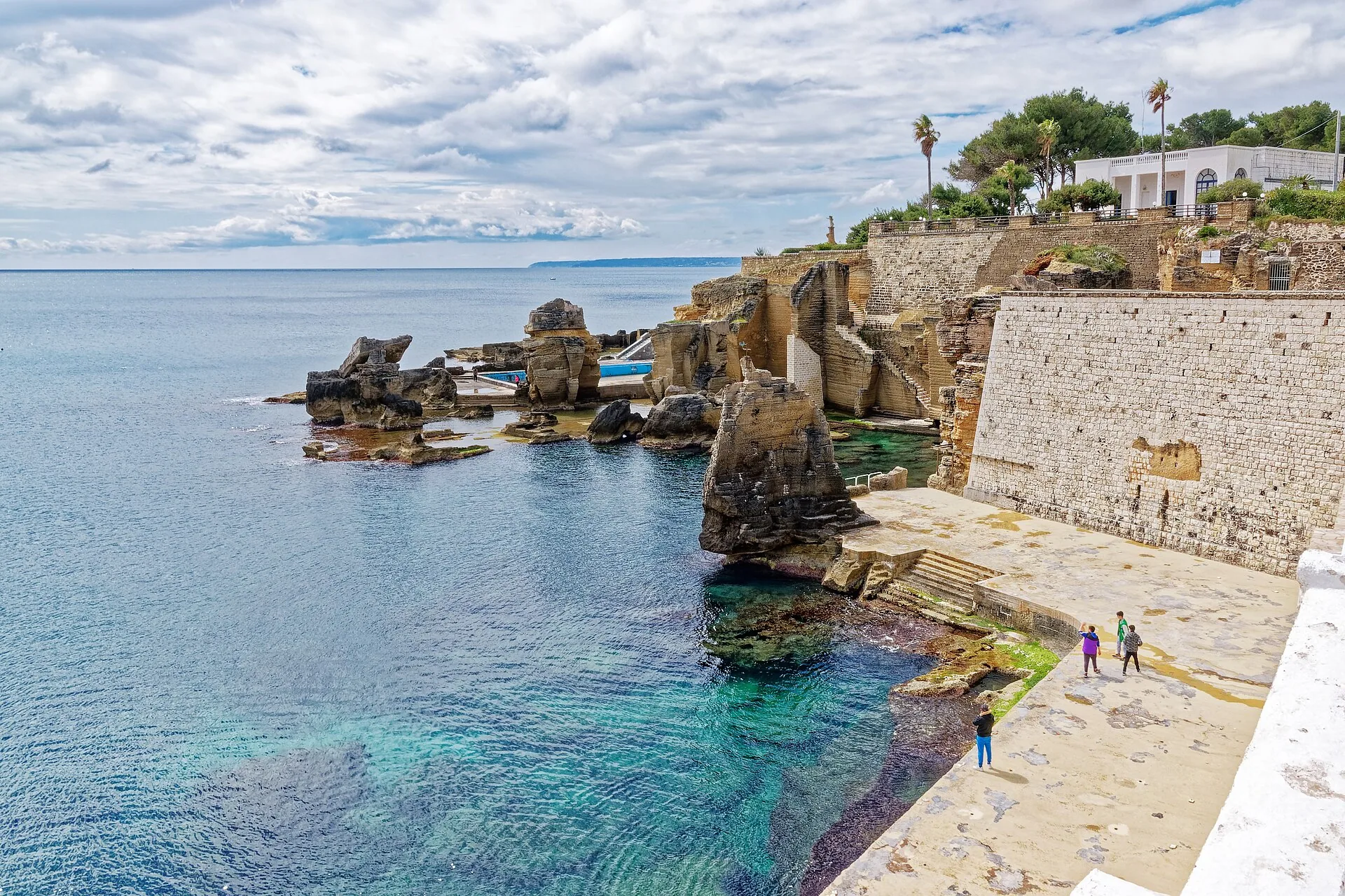 Strada litoranea che costeggia la scogliera adriatica del basso Salento