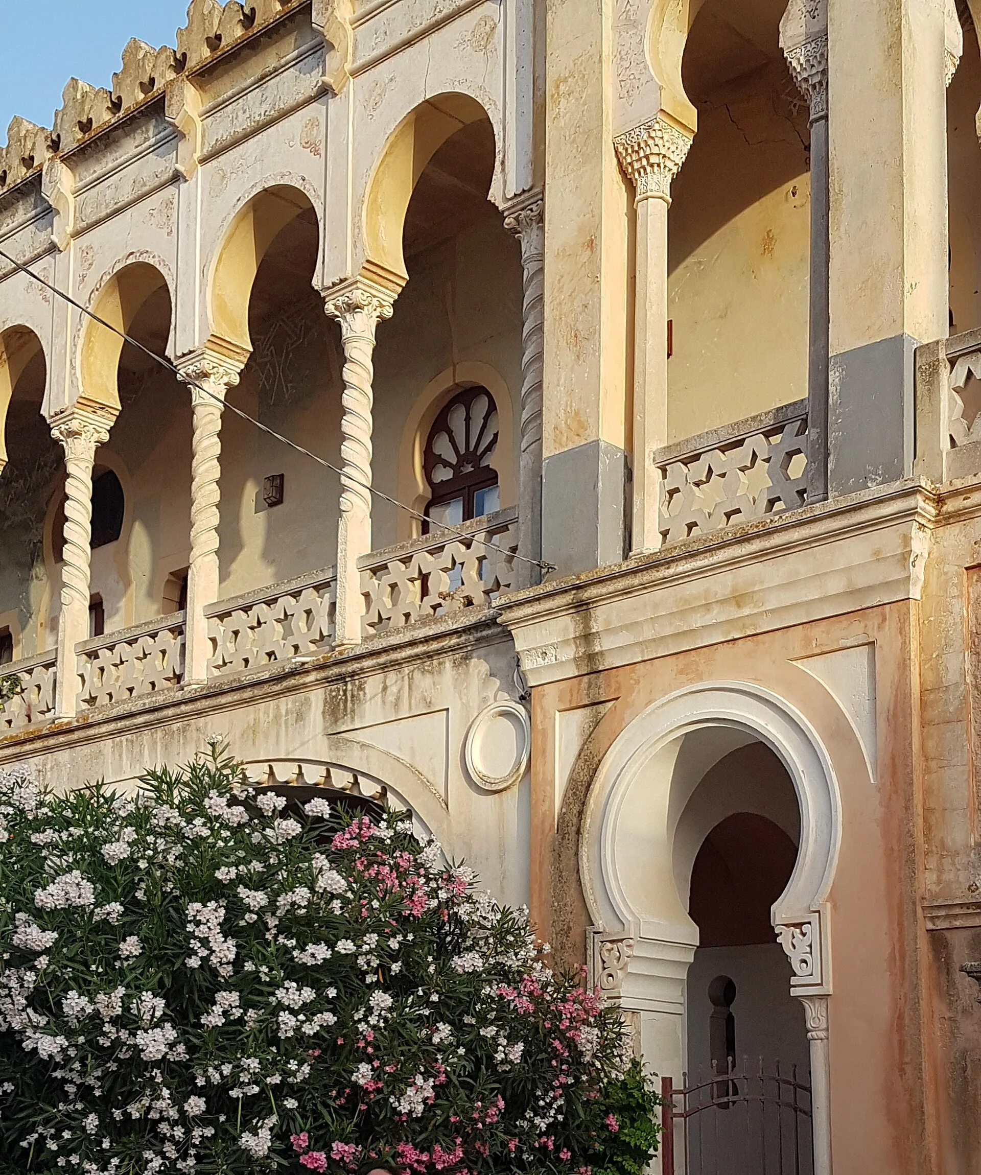 La cupola moresca di Villa Sticchi a Santa Cesarea Terme, affacciata sulla scogliera